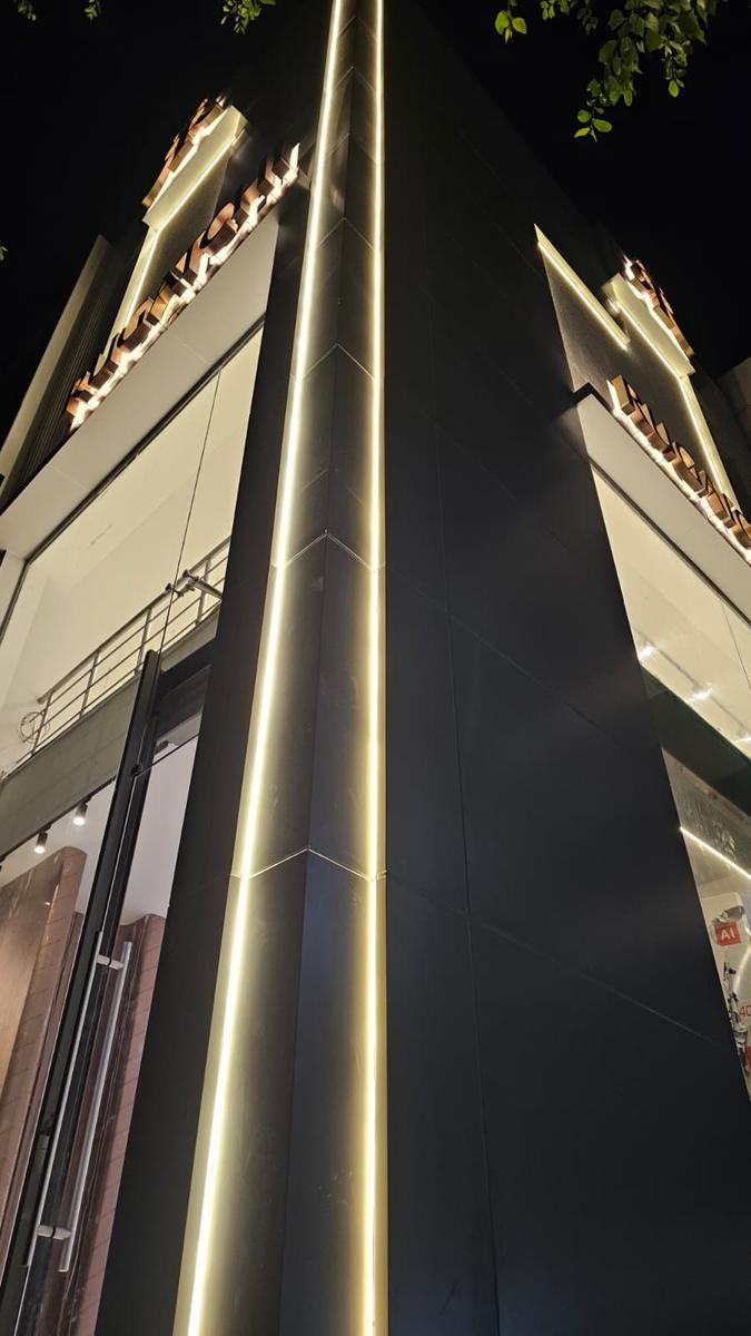 Köşe Cephe — LED Detay