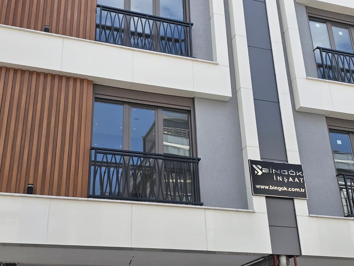 FRANSIZ BALKON